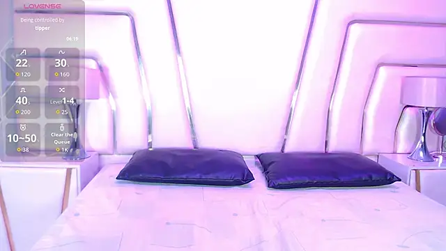 VioletPons online show from November 4, 2025, 7:46 pm