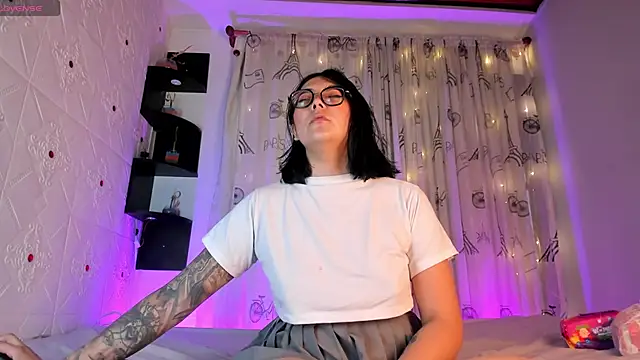 LolaXXXperience online show from February 4, 2026, 11:27 am