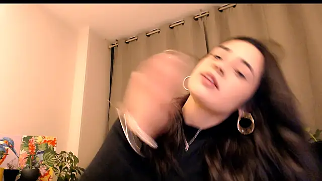 Snapshot of lanzybloom chatting on October 14, 2025, 2:12 am lanzybloom online show from October 14, 2025, 2:12 am