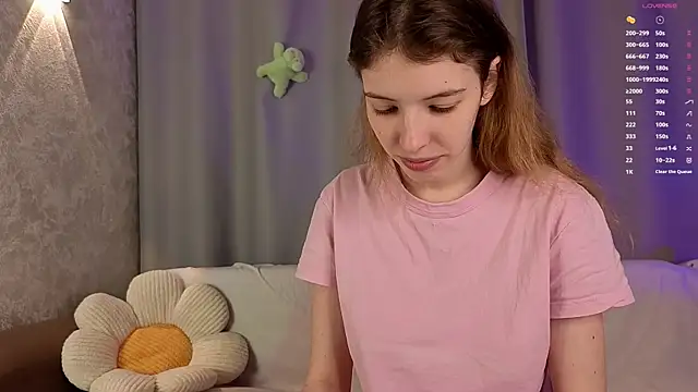 Snapshot of Sunflovery chatting on March 12, 2026, 10:27 pm Sunflovery online show from March 12, 2026, 10:27 pm