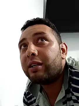 Snapshot of angelitocalientico chatting on October 23, 2025, 2:44 am angelitocalientico online show from October 23, 2025, 2:44 am