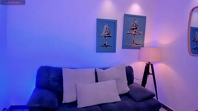 SussyBellX online show from November 19, 2025, 7:36 pm