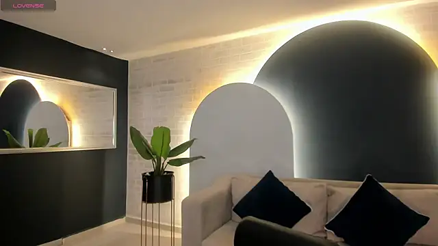 Snapshot of LucyWeiss_ chatting on October 12, 2025, 6:40 pm LucyWeiss  online show from October 12, 2025, 6:40 pm