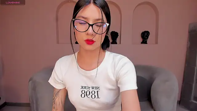 LaurentConnor online show from December 14, 2025, 11:31 pm