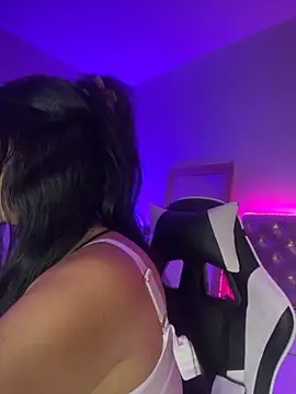 Snapshot of Mariana_Montes chatting on October 27, 2025, 7:51 pm Mariana Montes online show from October 27, 2025, 7:51 pm