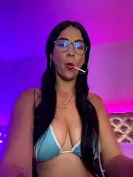 Snapshot of Mariana_Montes chatting on October 30, 2025, 7:47 pm Mariana Montes online show from October 30, 2025, 7:47 pm