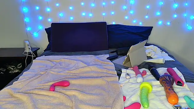luvely gurl online show from June 7, 2026, 3:54 am