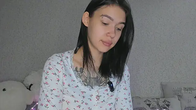 ArianaWalker77 online show from September 28, 2025, 3:23 am