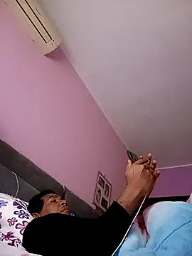 Snapshot of estrogeni chatting on February 9, 2026, 7:01 am estrogeni online show from February 9, 2026, 7:01 am