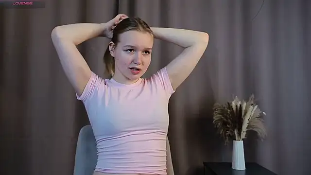 Snapshot of VinnieSerrano chatting on October 8, 2025, 1:09 pm VinnieSerrano online show from October 8, 2025, 1:09 pm