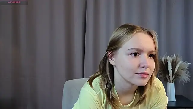 Snapshot of VinnieSerrano chatting on October 11, 2025, 3:10 pm VinnieSerrano online show from October 11, 2025, 3:10 pm