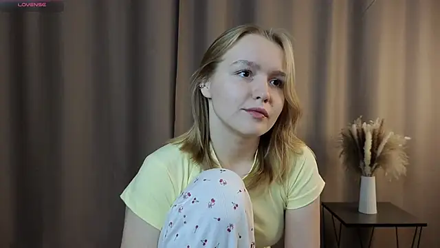 Snapshot of VinnieSerrano chatting on October 13, 2025, 2:06 pm VinnieSerrano online show from October 13, 2025, 2:06 pm