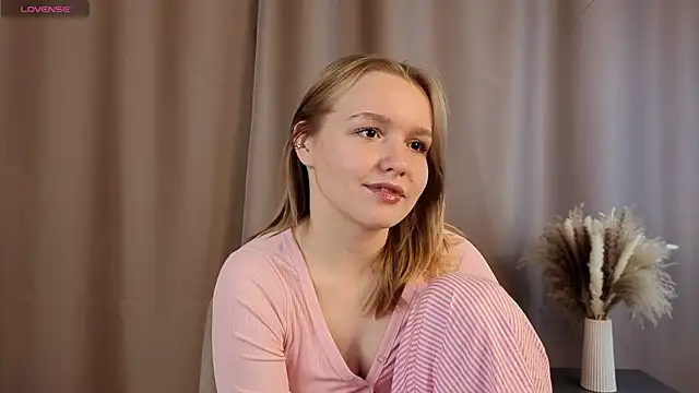 Snapshot of VinnieSerrano chatting on October 18, 2025, 2:07 pm VinnieSerrano online show from October 18, 2025, 2:07 pm