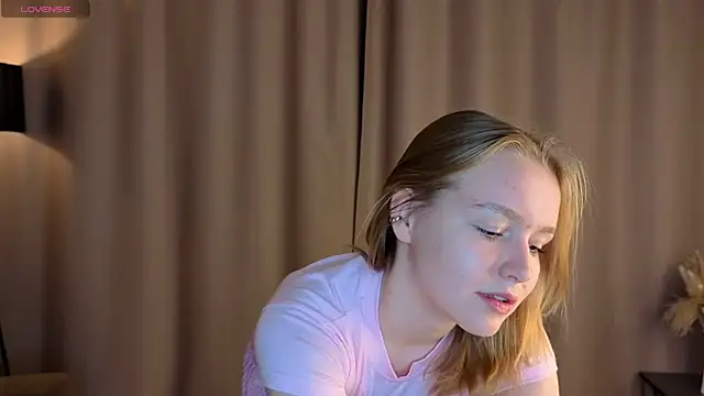 Snapshot of VinnieSerrano chatting on October 25, 2025, 2:02 pm VinnieSerrano online show from October 25, 2025, 2:02 pm