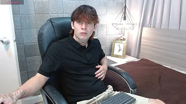 Snapshot of Iantwink18 chatting on September 30, 2025, 3:06 pm Iantwink18 online show from September 30, 2025, 3:06 pm