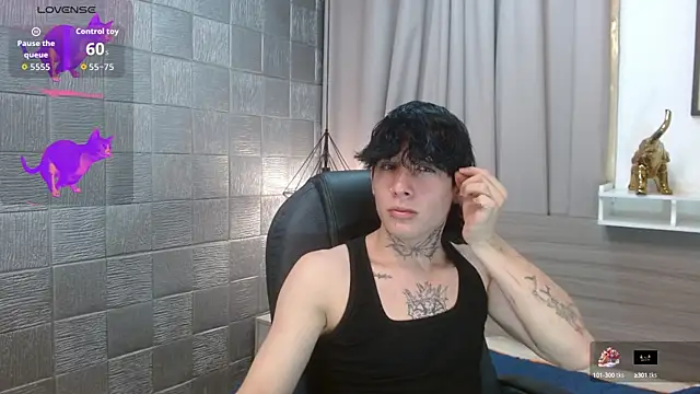 Snapshot of Iantwink18 chatting on October 8, 2025, 8:28 pm Iantwink18 online show from October 8, 2025, 8:28 pm