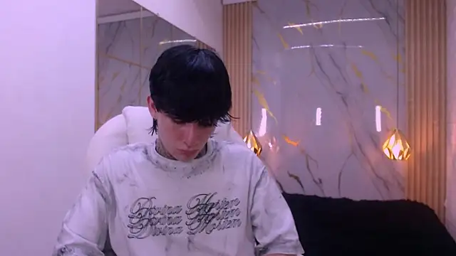 Iantwink18 online show from March 12, 2026, 5:02 am