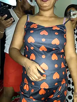 Snapshot of Family02 chatting on September 20, 2025, 3:46 pm Family02 online show from September 20, 2025, 3:46 pm