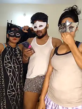 Snapshot of Family02 chatting on September 27, 2025, 4:34 pm Family02 online show from September 27, 2025, 4:34 pm