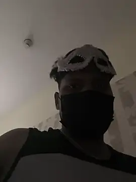 Snapshot of Family02 chatting on October 8, 2025, 3:20 pm Family02 online show from October 8, 2025, 3:20 pm