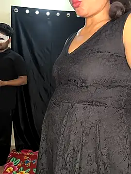 Snapshot of Family02 chatting on October 24, 2025, 4:03 pm Family02 online show from October 24, 2025, 4:03 pm