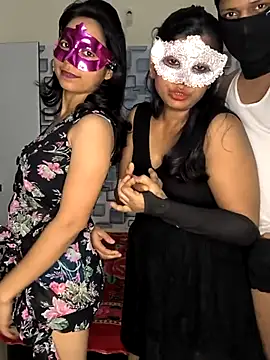 Family02 online show from December 15, 2025, 5:28 pm