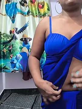 Snapshot of Family02 chatting on June 9, 2026, 5:13 pm Family02 online show from June 9, 2026, 5:13 pm