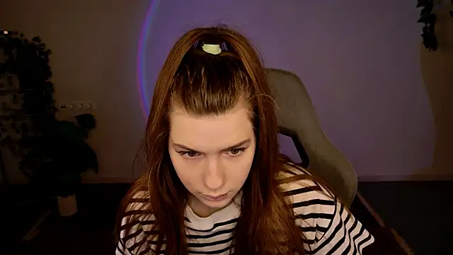 AliceCUNTach online show from December 17, 2025, 5:02 am