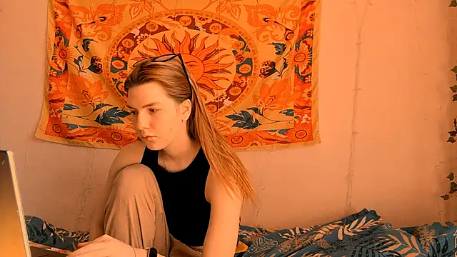 AliceCUNTach online show from May 6, 2026, 5:03 am