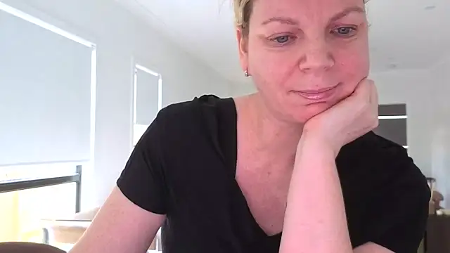 aussiepeaches online show from April 24, 2026, 12:13 am