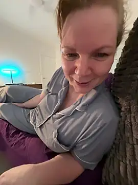aussiepeaches online show from June 12, 2026, 12:48 pm