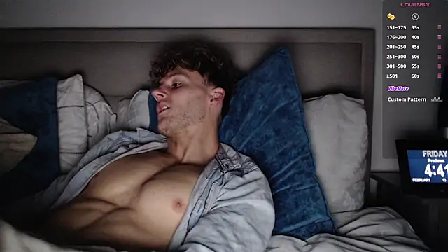 Snapshot of DominantAlex18 chatting on February 13, 2026, 4:41 am DominantAlex18 online show from February 13, 2026, 4:41 am