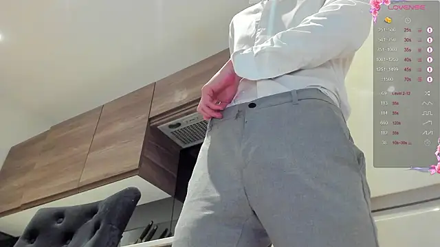 Snapshot of DominantAlex18 chatting on February 14, 2026, 2:47 pm DominantAlex18 online show from February 14, 2026, 2:47 pm