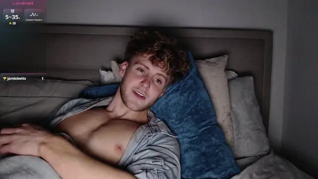 Snapshot of DominantAlex18 chatting on March 8, 2026, 7:06 pm DominantAlex18 online show from March 8, 2026, 7:06 pm