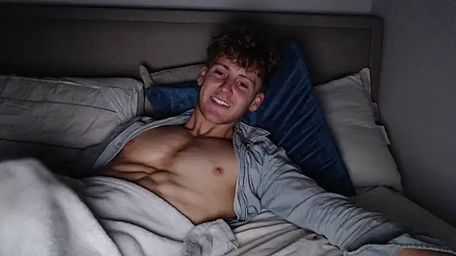 Snapshot of DominantAlex18 chatting on March 17, 2026, 2:31 pm DominantAlex18 online show from March 17, 2026, 2:31 pm