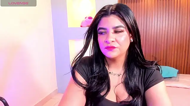 Snapshot of TianaGlow26 chatting on October 9, 2025, 7:34 pm TianaGlow26 online show from October 9, 2025, 7:34 pm