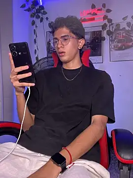rickyvalentino online show from September 19, 2025, 2:46 am