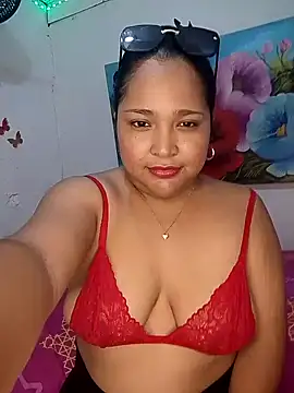 Snapshot of Angelly_ricura chatting on March 11, 2026, 9:43 pm Angelly ricura online show from March 11, 2026, 9:43 pm