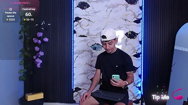 Snapshot of SpicyBoys_X chatting on September 14, 2025, 8:30 pm SpicyBoys X online show from September 14, 2025, 8:30 pm