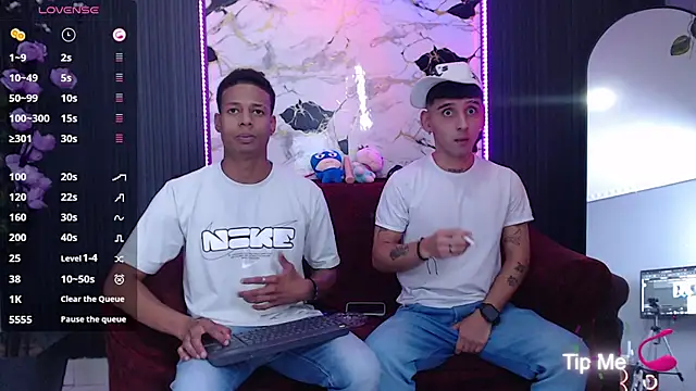 Snapshot of SpicyBoys_X chatting on October 11, 2025, 11:25 pm SpicyBoys X online show from October 11, 2025, 11:25 pm