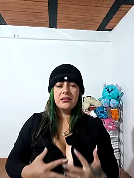 Snapshot of Gleon_ chatting on October 26, 2025, 3:40 pm Gleon  online show from October 26, 2025, 3:40 pm