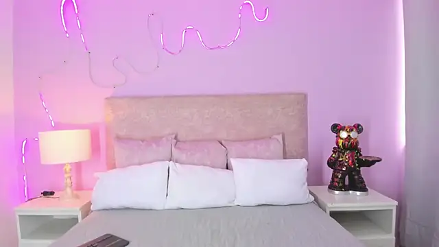 EmaRae1499 online show from November 13, 2025, 12:37 pm