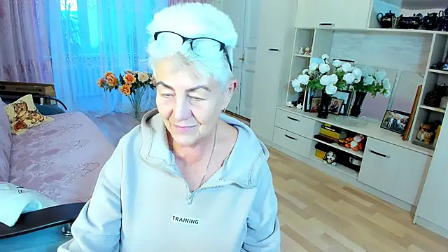 HotandMature online show from December 22, 2025, 10:12 am