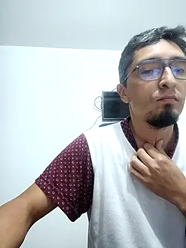 eduardohot15 80 online show from September 9, 2025, 4:01 am