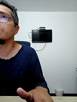 eduardohot15 80 online show from September 14, 2025, 8:35 am