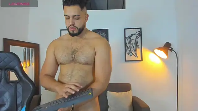 Snapshot of Justin_kingX7 chatting on October 23, 2025, 12:10 am Justin kingX7 online show from October 23, 2025, 12:10 am