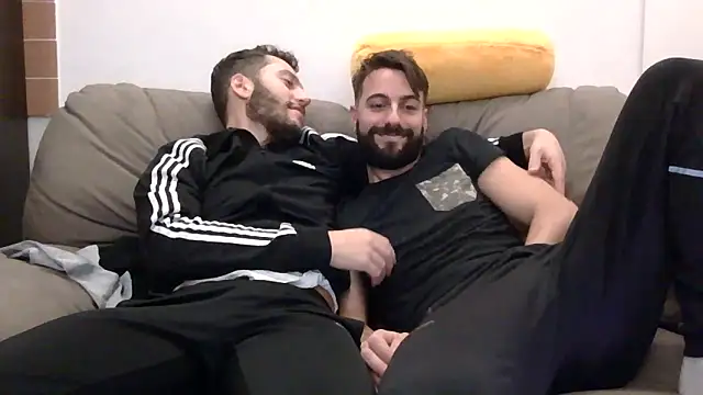 Amicisegreti online show from November 29, 2025, 9:51 pm