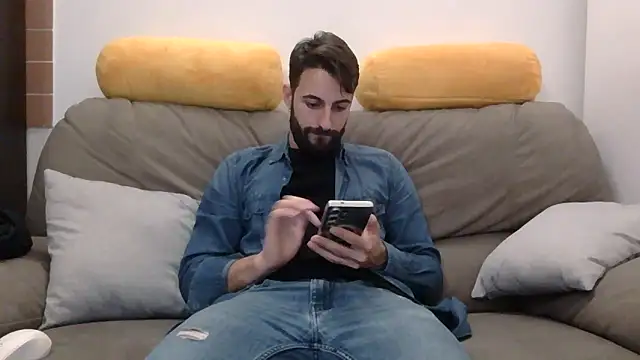 Amicisegreti online show from March 14, 2026, 8:36 pm