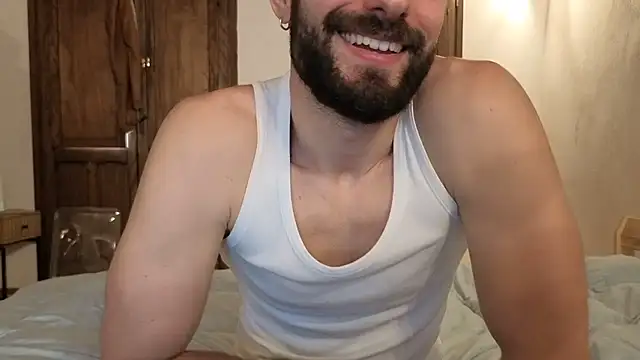 Amicisegreti online show from May 3, 2026, 9:48 am