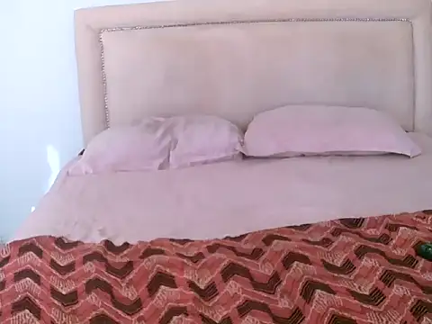 cherrymuffins online show from March 11, 2026, 7:25 am